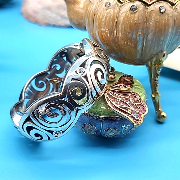 Brighton "LONDON GROOVE" Hinged Scrollwork & Swirls Bangle w Swarovski Crystals - Picture 3 of 11